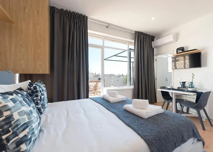 Dinis - Rooftop Apartman *